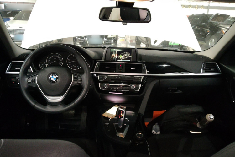 宝马3系 2016款 316Li 时尚型中控内饰12