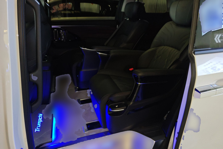 广汽传祺 传祺M8 2024款 大师系列 400T 尊贵版中控内饰7004