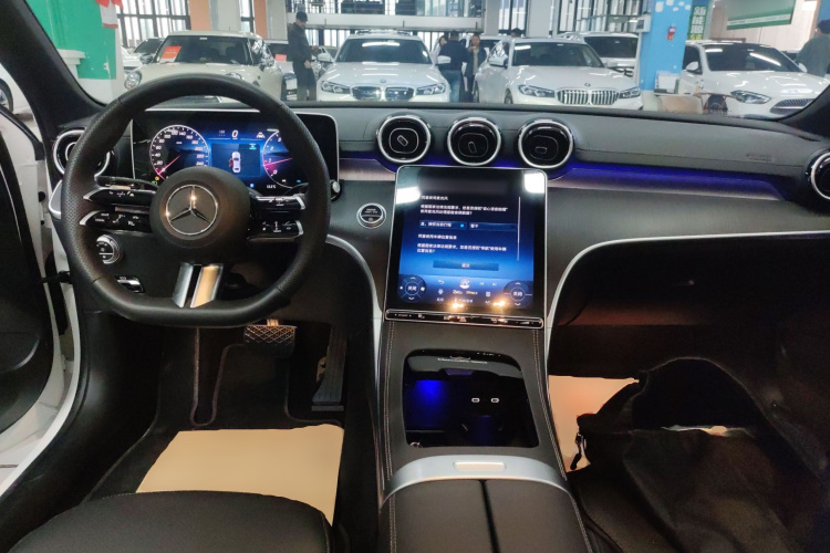 奔驰C级 2025款 C 200 L 运动版中控内饰7002