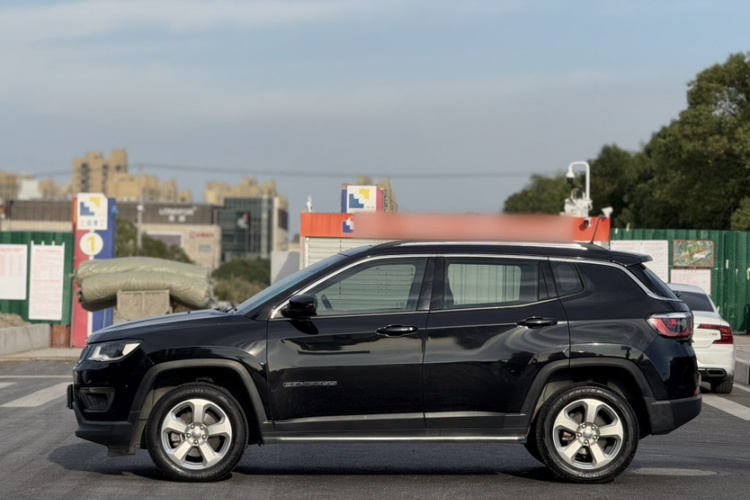 Jeep 指南者 2017款 200T 自动家享四驱版车身外观6008