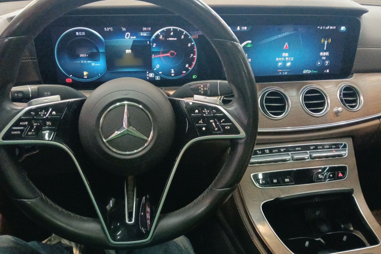 奔驰E级 2021款 改款 E 300 L 时尚型中控内饰12