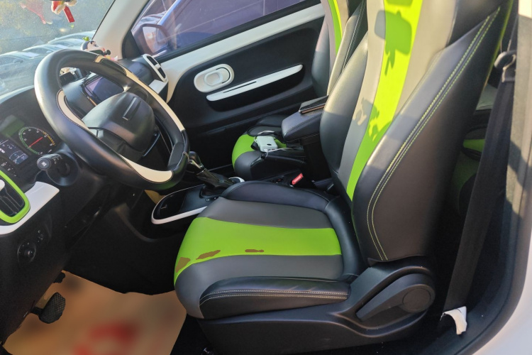 荣威 科莱威CLEVER 2021款 302km新四座超能版中控内饰19