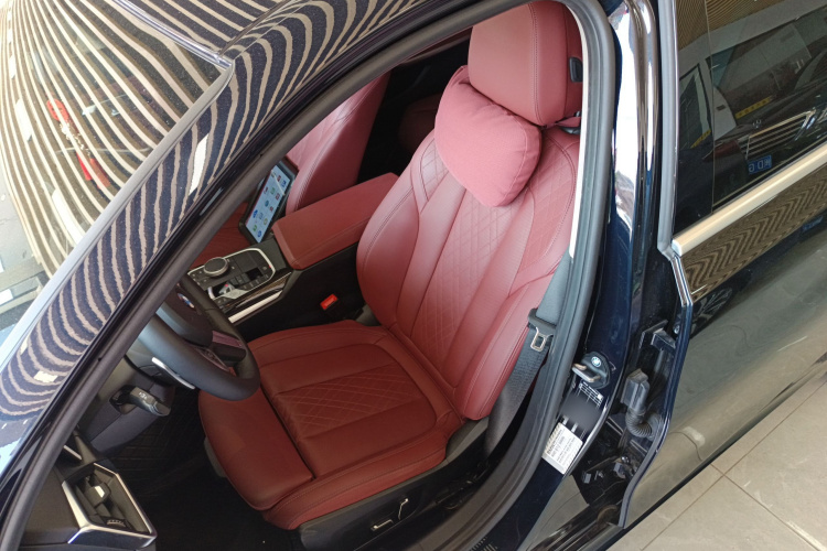 宝马3系 2024款 325Li M运动套装中控内饰19