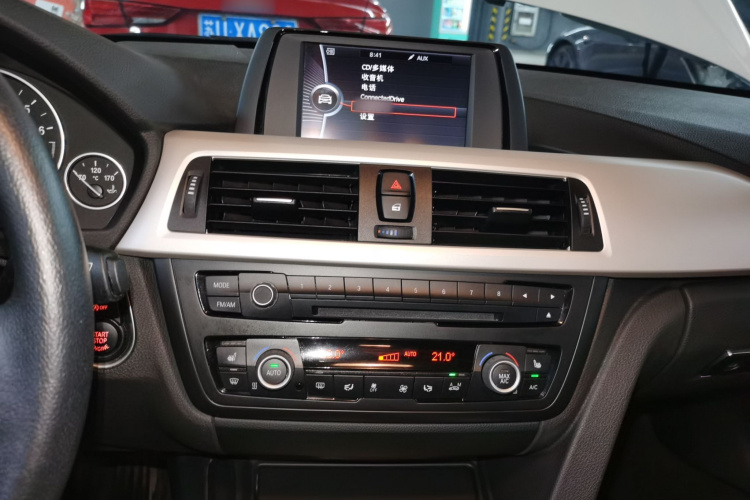 宝马3系 2014款 320i 时尚型局部细节16