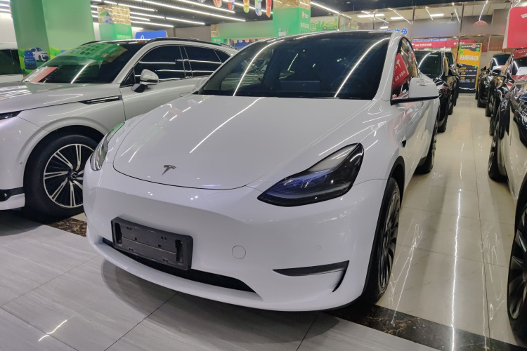 特斯拉 Model Y 2023款 长续航全轮驱动版车身外观1