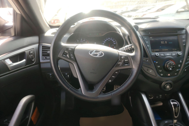 现代 Veloster飞思 2015款 1.6T 自动尊享版中控内饰13