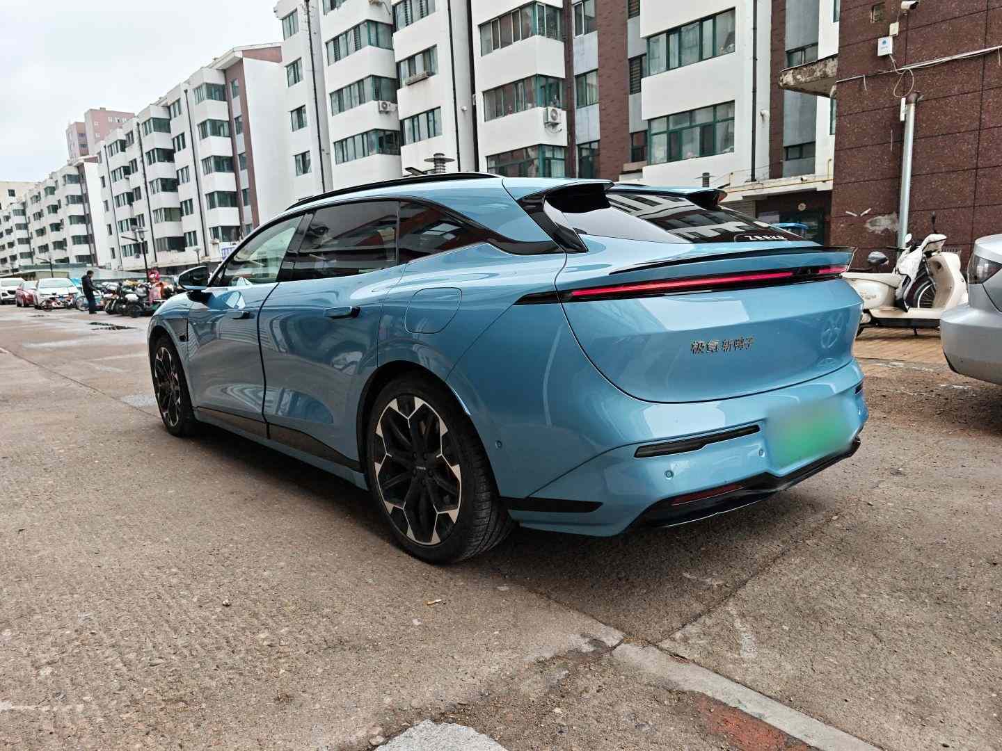 极氪007GT 2025款 四驱智驾版 75kWh(4)