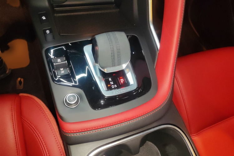 捷豹E-PACE 2024款 进取运动版 R-DYNAMIC S局部细节18