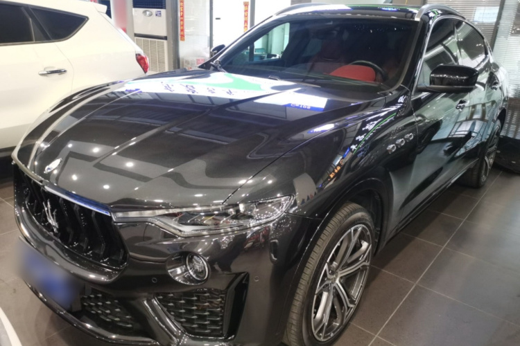 玛莎拉蒂 Levante 2022款 3.0T Modena车身外观1