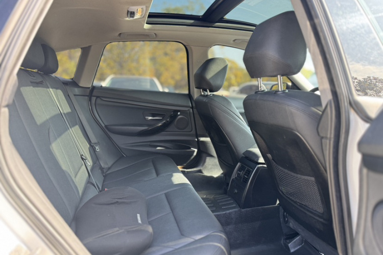 宝马3系GT 2018款 320i 时尚型中控内饰7002