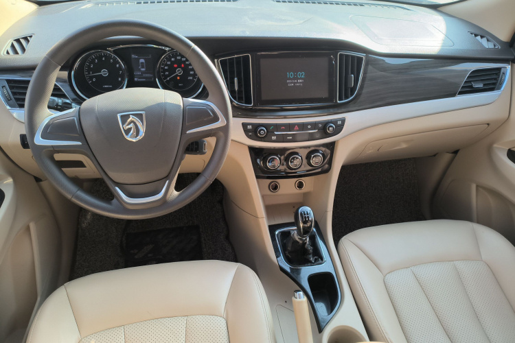 宝骏730 2016款 1.5L 手动舒适型 7座 国V中控内饰12
