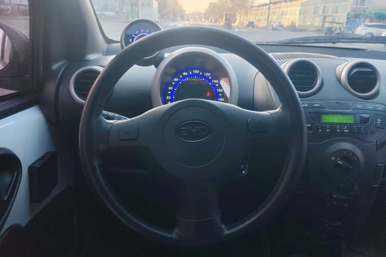 比亚迪F0 2015款 1.0L AMT 铉酷型中控内饰7008