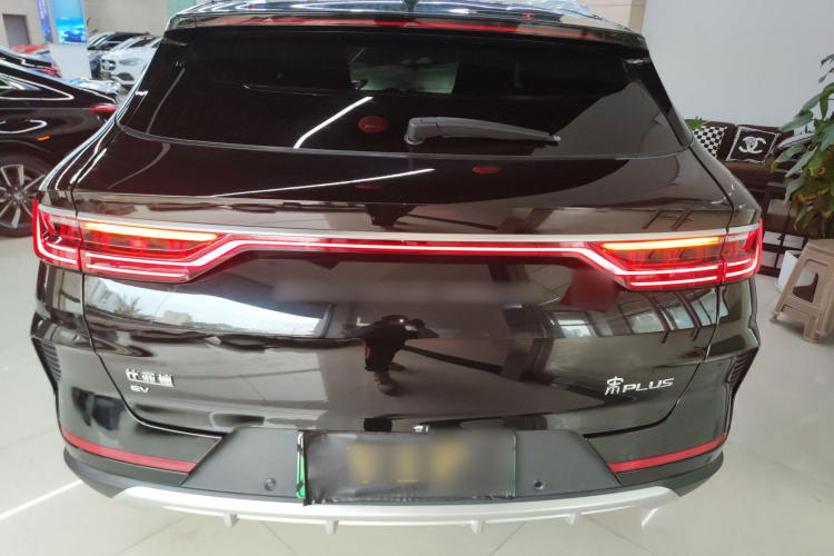 比亚迪 宋PLUS新能源 2021款 EV 旗舰型车身外观6