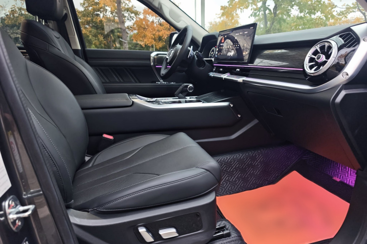 坦克400 2025款 2.0T 汽油版中控内饰7005