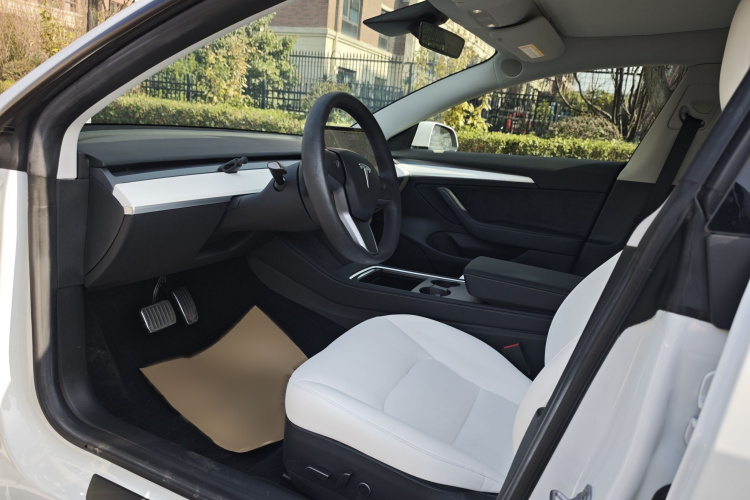 特斯拉 Model 3 2021款 改款 标准续航后驱升级版 3D1中控内饰7001