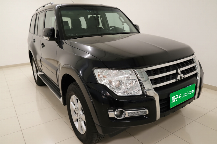 三菱 帕杰罗(进口) 2019款 3.0L 自动舒适版车身外观3