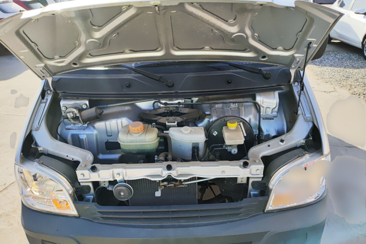 五菱汽车 五菱之光 2023款 1.5L 实用型 5/7座机舱底盘24