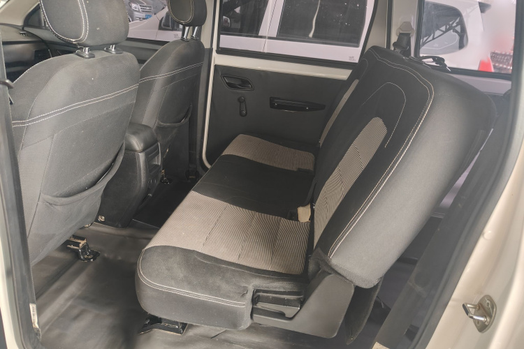 五菱汽车 五菱宏光 2021款 1.5L改款 S基本型 电动助力LAR中控内饰7003