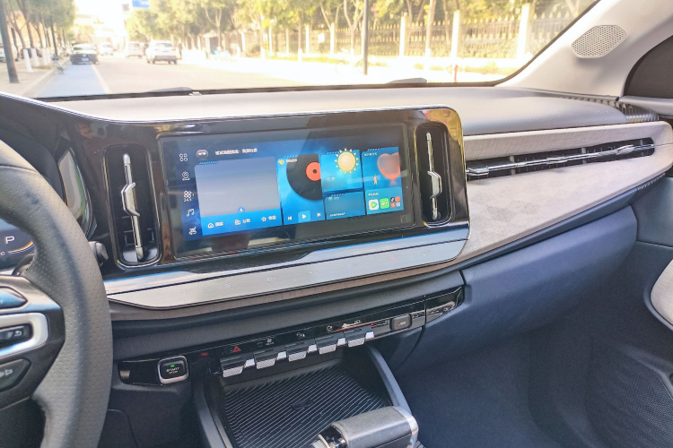 宝骏RM-5 2019款 1.5T CVT 24小时在线尊贵型 6座中控内饰7005