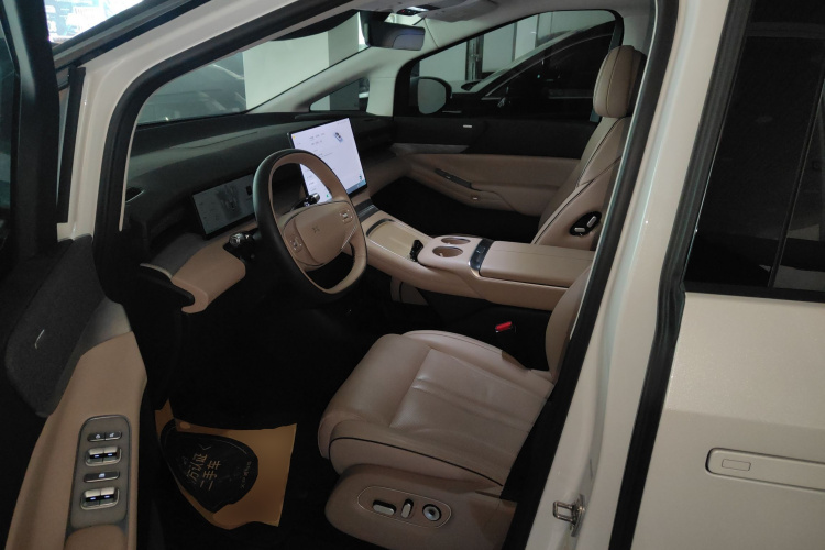 小鹏X9 2024款 702超长续航Max中控内饰19