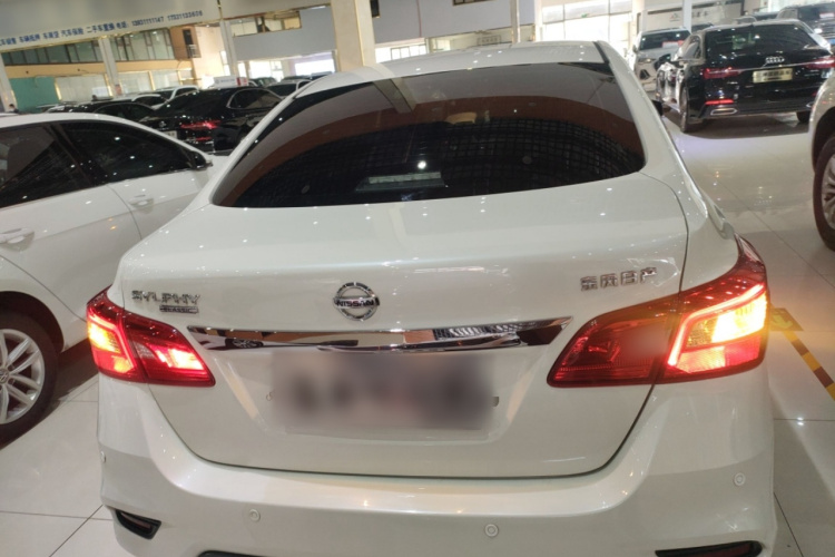 日产 轩逸 2021款 经典 1.6XE CVT专享版车身外观6