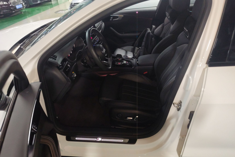 奥迪A4L 2024款 40 TFSI 豪华动感型中控内饰7003