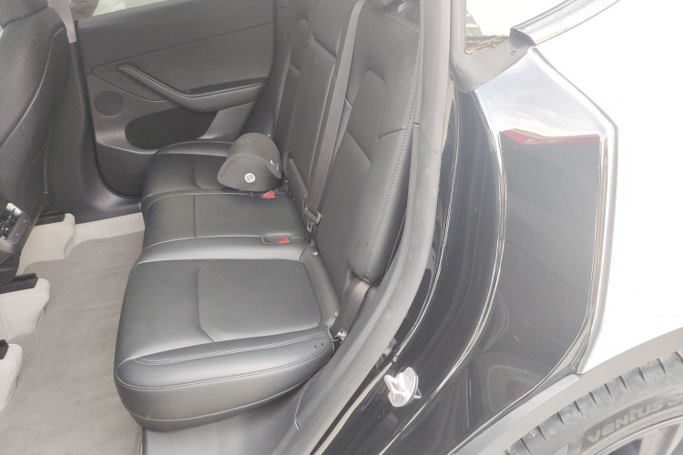 特斯拉 Model Y 2023款 长续航全轮驱动版中控内饰7004