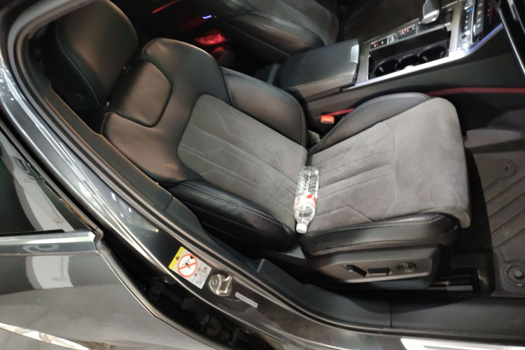 奥迪A6L 2020款 45 TFSI 臻选动感型局部细节41