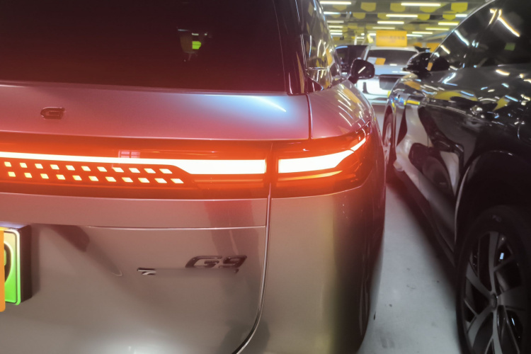 小鹏G9 2022款 650 性能版Pro车身外观9