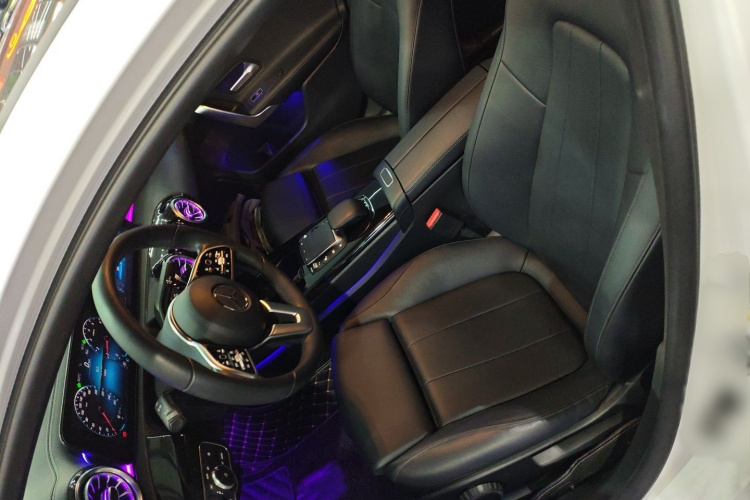 奔驰A级 2022款 A 200 L 运动轿车动感型局部细节19