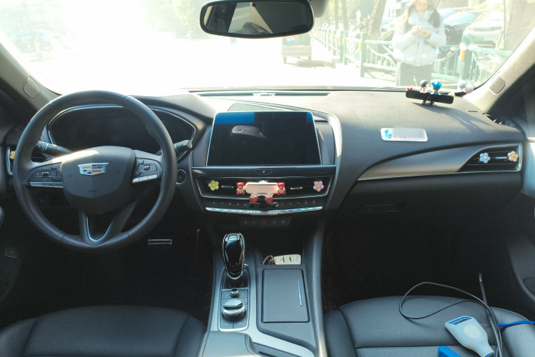 凯迪拉克CT5 2022款 28T 尊贵型中控内饰12