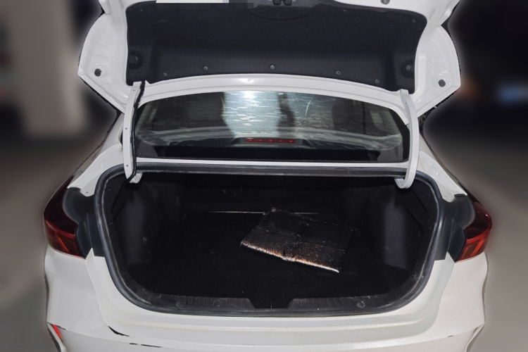 长安 逸动 2020款 PLUS 1.6L GDI 手动豪华型中控内饰23