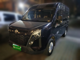 东风御风 御风 2023款 V9+ 2.0T 手动前驱多功能短轴中顶5/6座