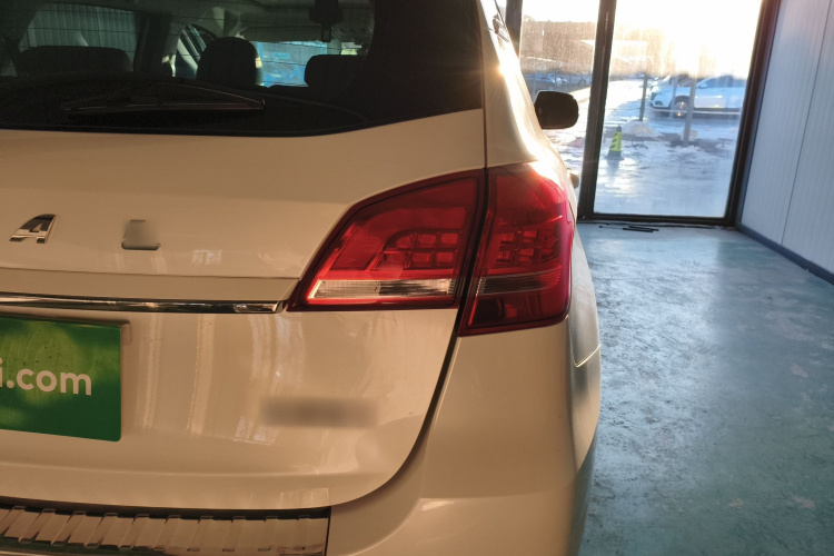 哈弗H2 2017款 红标 1.5T 手动两驱豪华型车身外观9