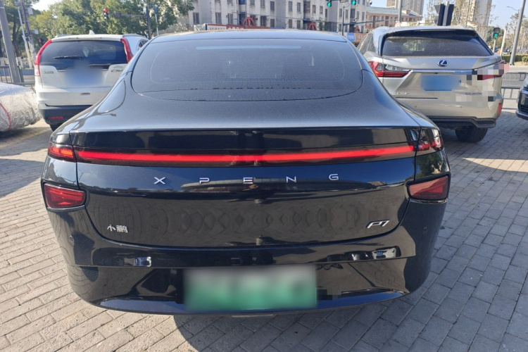 小鹏P7 2022款 480E+车身外观6