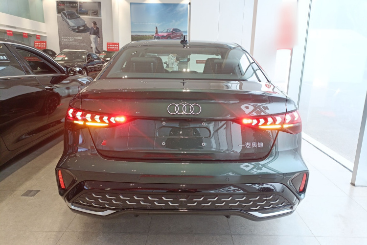奥迪A3 2025款 A3L Limousine 35TFSI 飞驰尊享型车身外观6