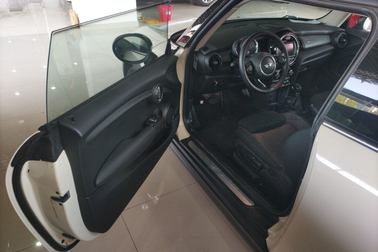 MINI 2016款 1.5T COOPER中控内饰7003