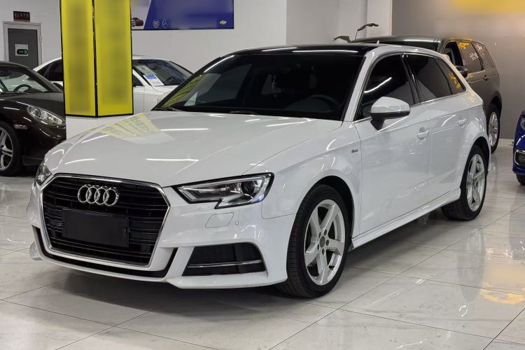 奥迪A3 2018款 30周年年型 Sportback 35 TFSI 时尚型车身外观1