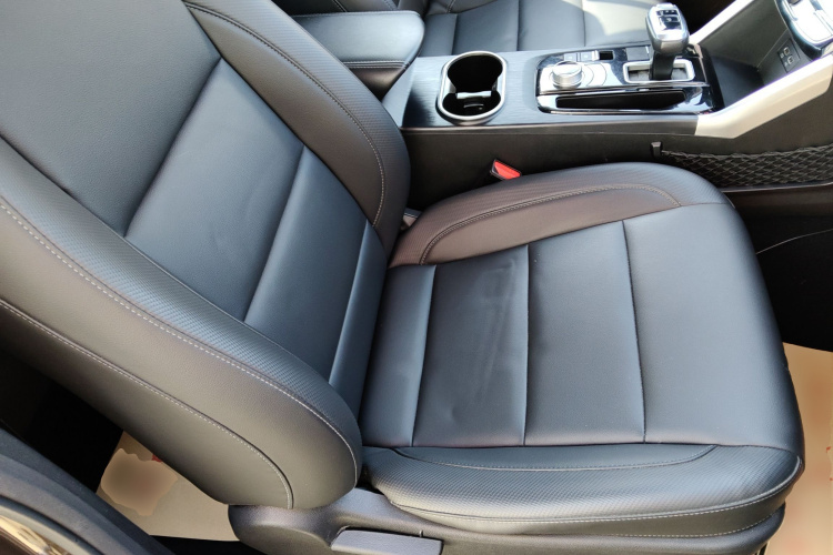 长城 炮 2021款 2.0T商用版自动柴油四驱精英型长箱GW4D20M局部细节41