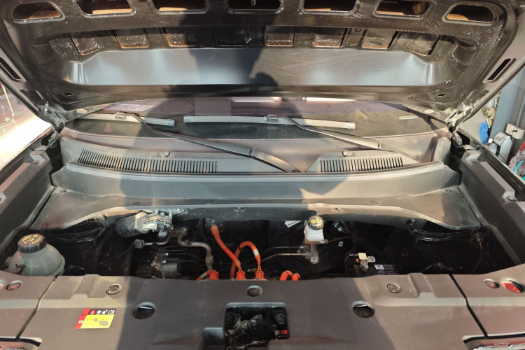 宝骏悦也Plus 2025款 旗舰版 5座机舱底盘24