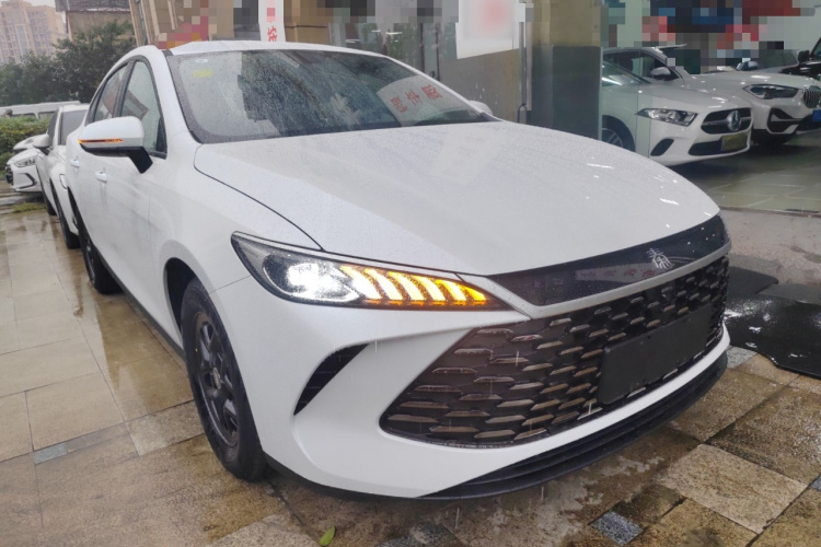 比亚迪 秦PLUS 2025款 DM-i 智驾版 55KM领先型车身外观3