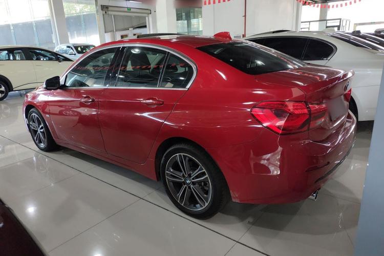 宝马1系 2018款 118i 运动型车身外观4