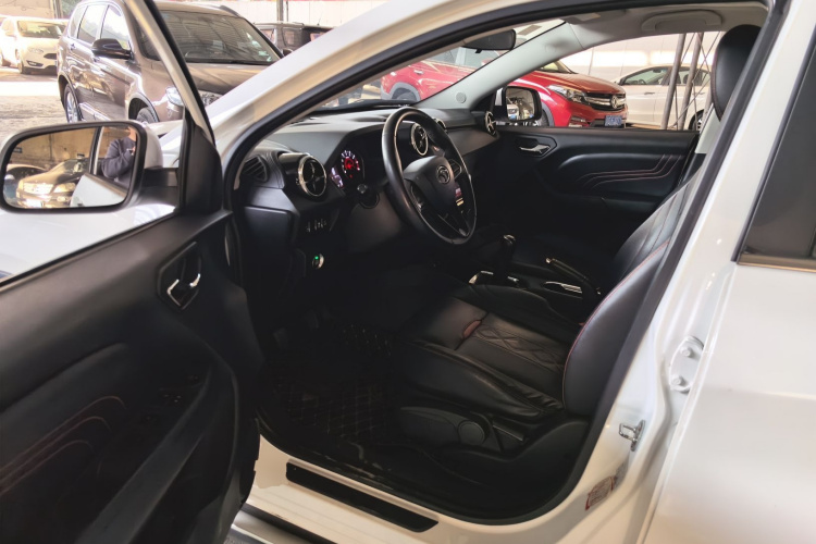 东南DX3 2018款 1.5L 手动尊贵型中控内饰20