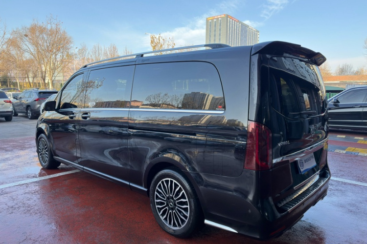 奔驰V级 2017款 V 260 L 尊贵加长版车身外观6001