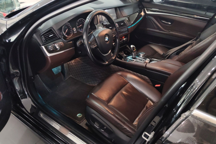 宝马5系 2017款 525Li 豪华设计套装中控内饰7003