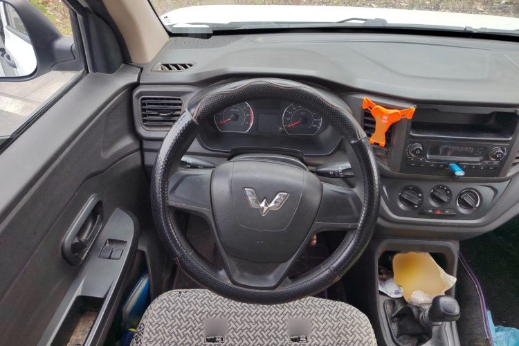 五菱汽车 五菱宏光V 2019款 1.5L劲取版国VI LAR中控内饰13