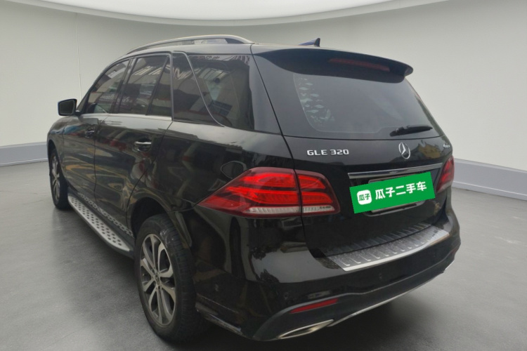 奔驰GLE 2017款 GLE 320 4MATIC 动感型车身外观5