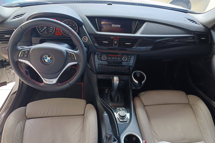 宝马X1 2013款 sDrive18i 运动设计套装中控内饰7002