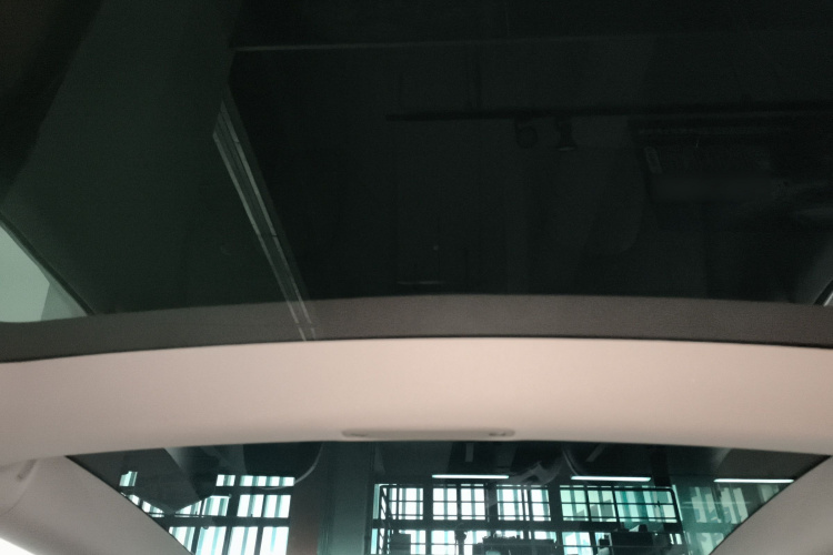 特斯拉 Model 3 2022款 后轮驱动版中控内饰22