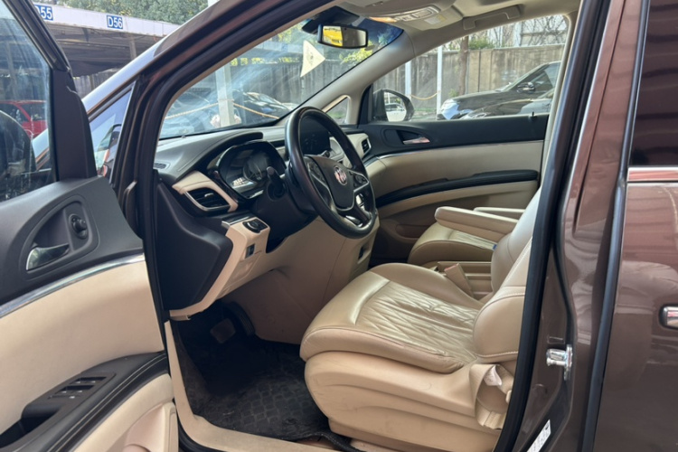 别克GL8 2023款 改款 陆上公务舱 豪华型中控内饰7004